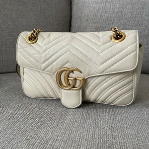 Authentic- gucci GG Marmont small matelassé bag
